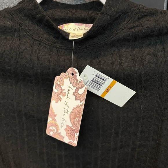 BAND OF THE FREE by Band of Gypsies Black Textured Long Sleeve Knit Sweater - Picture 6 of 7